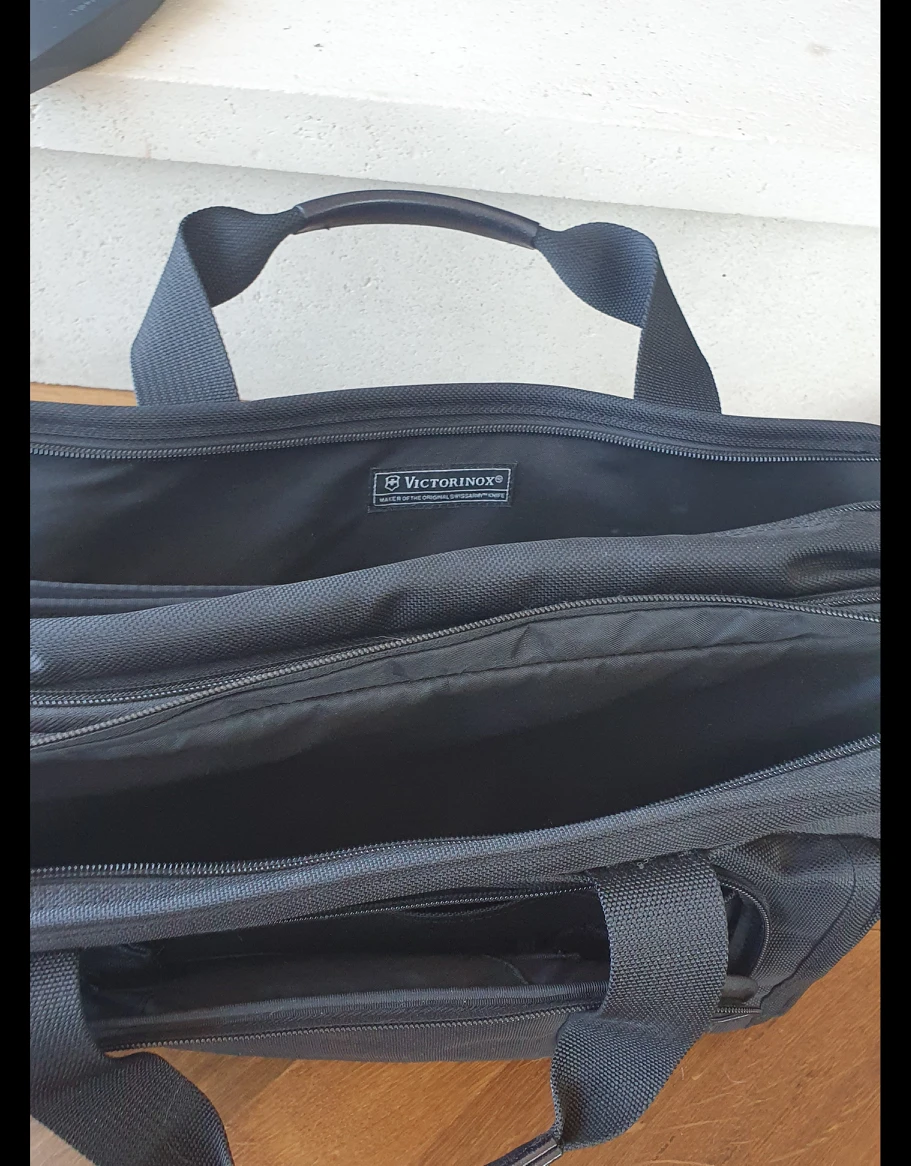 $20 each Tumi and Victorinox laptop bags. brand new - photo 2