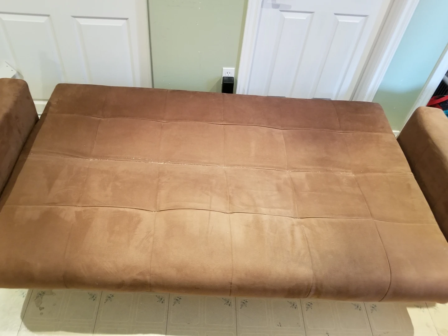 studio couch image indicator(2)