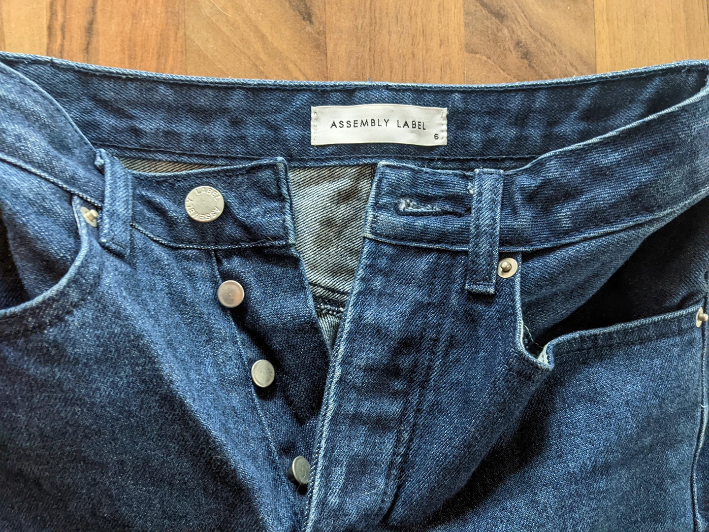 Assembly Label Jeans