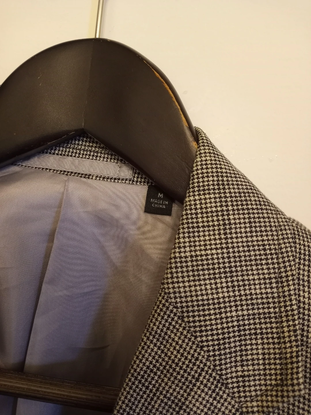 Uniclo men's light weight jacket image indicator(6)