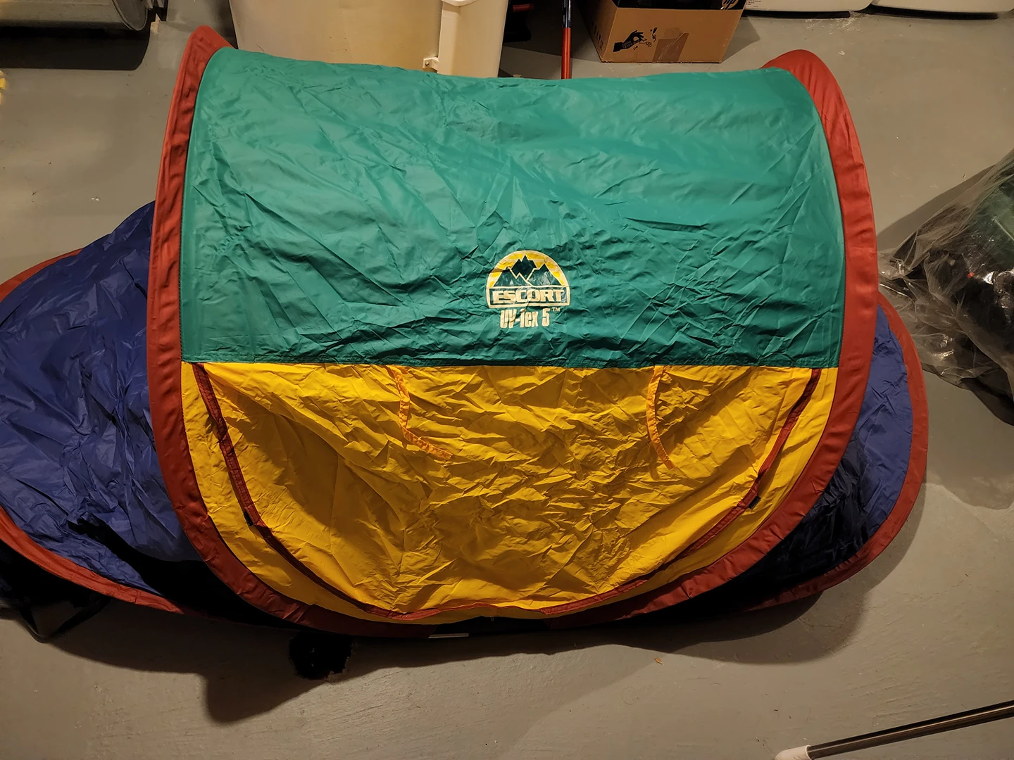 EUC - Children's Pop-up Play Tent