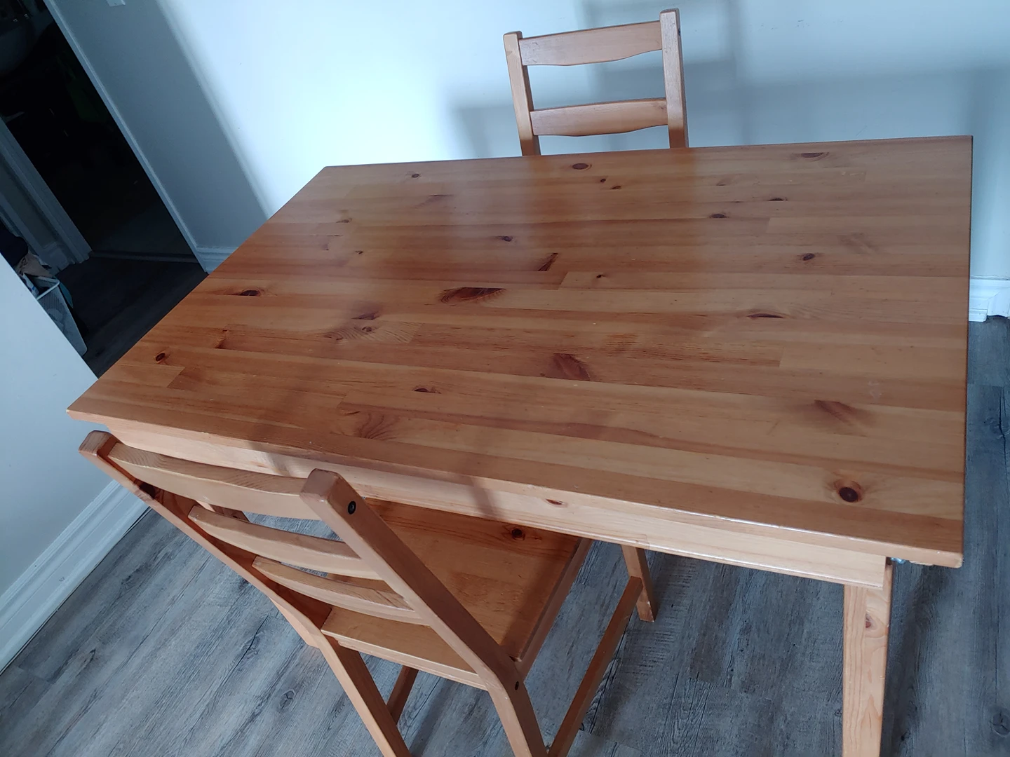 1 table 4 chairs