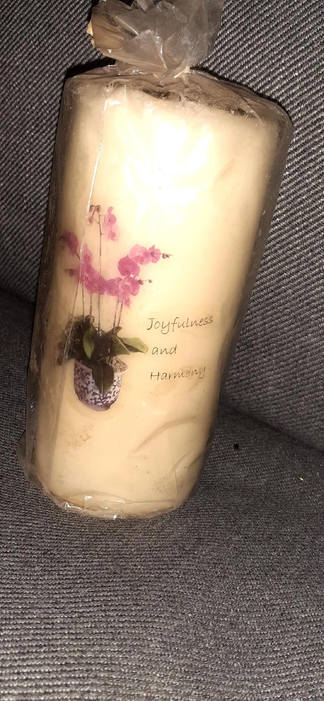 VICTORIA SECRET SCENTED CANDLE ONLY $3 - photo 2