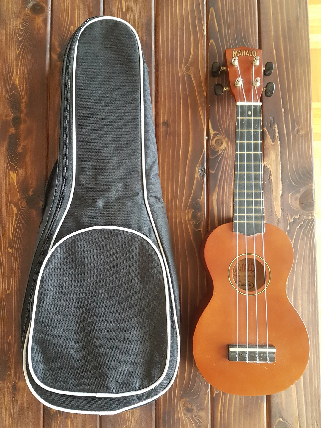 Mahalo Ukulele with Case