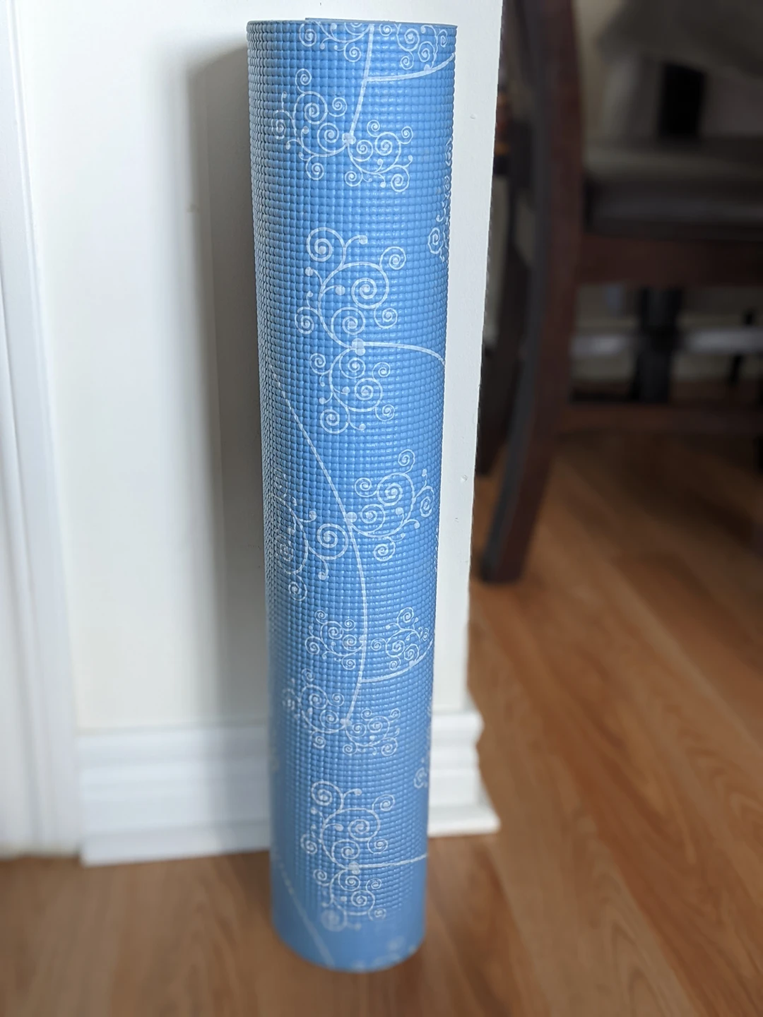 blue and white yoga mat - photo 2