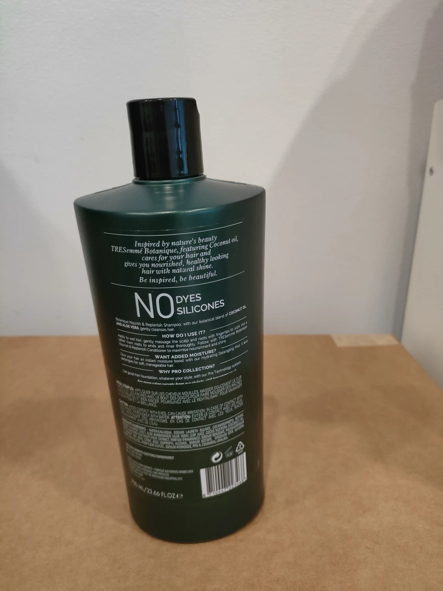 TRESemme botanique coconut oil and aloe Vera shampoo image indicator(3)