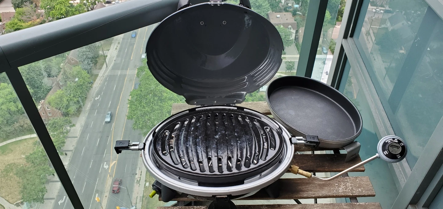 Coleman portable grill + 3 propane cylinders - photo 3