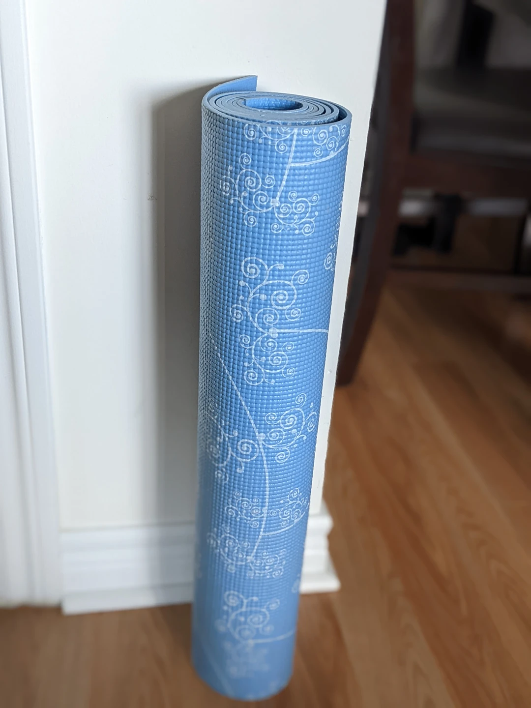 blue and white yoga mat