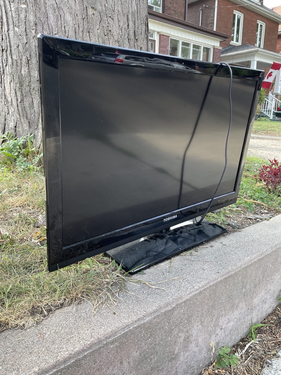 Freecycle Toshiba 35” Tv thumbnail