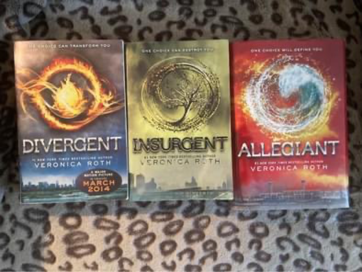 Divergent book series thumbnail
