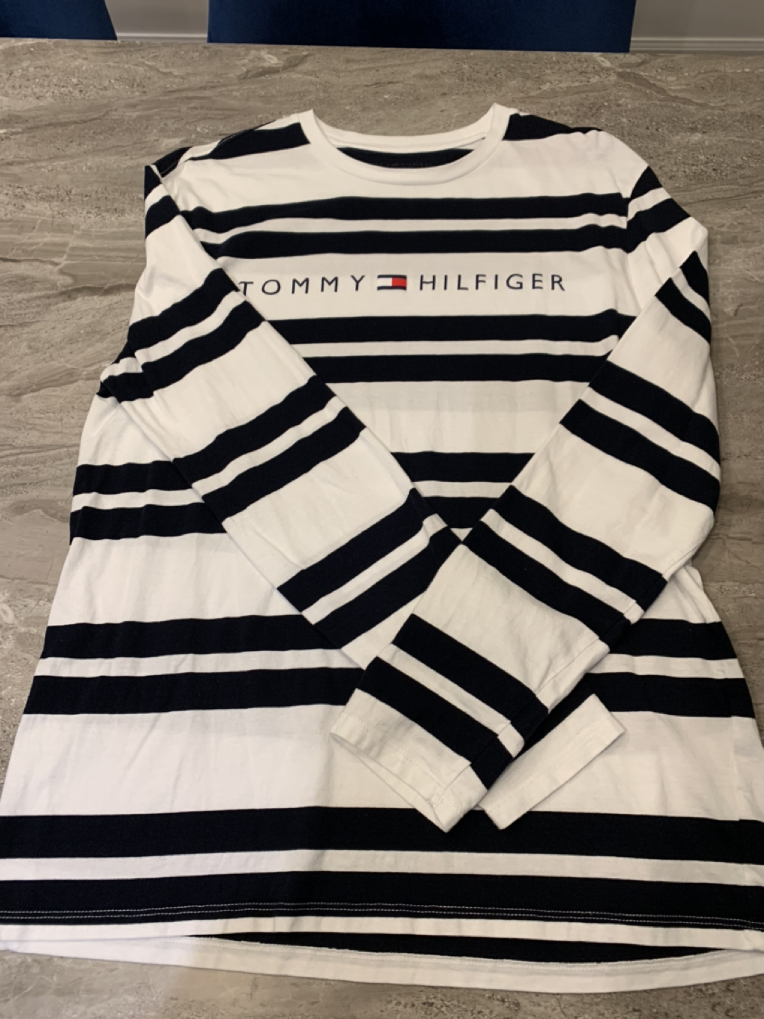 Tommy Hilfiger - Men’s Size Large thumbnail