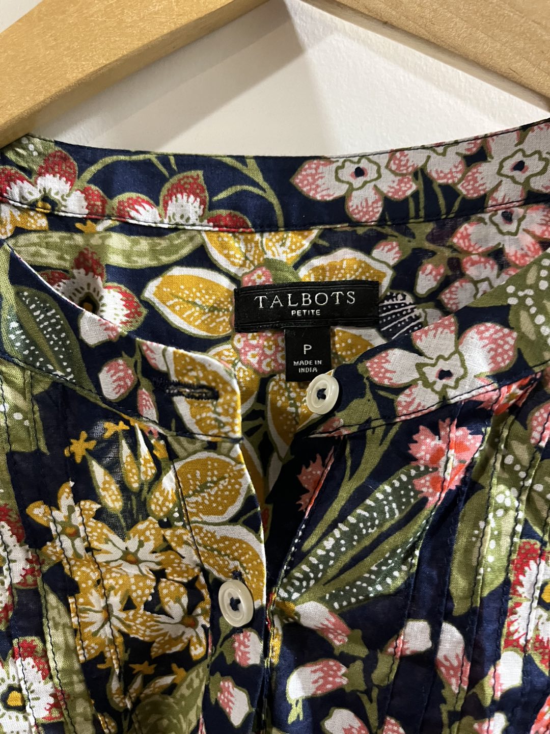 Like new ,light material floral top