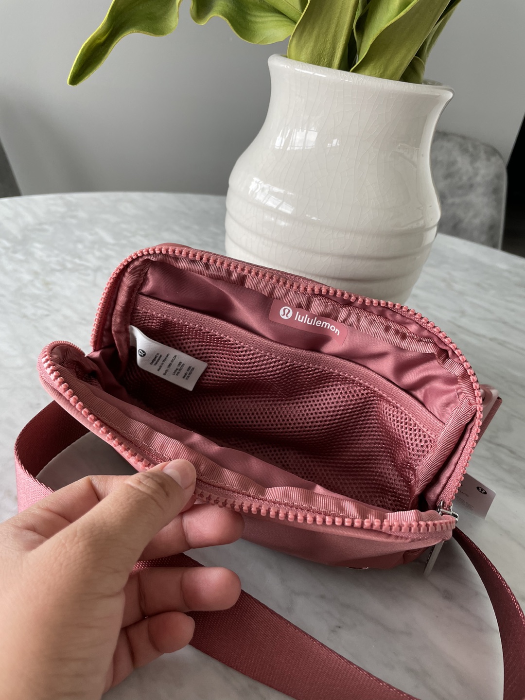 Lululemon everywhere belt bag image indicator(5)