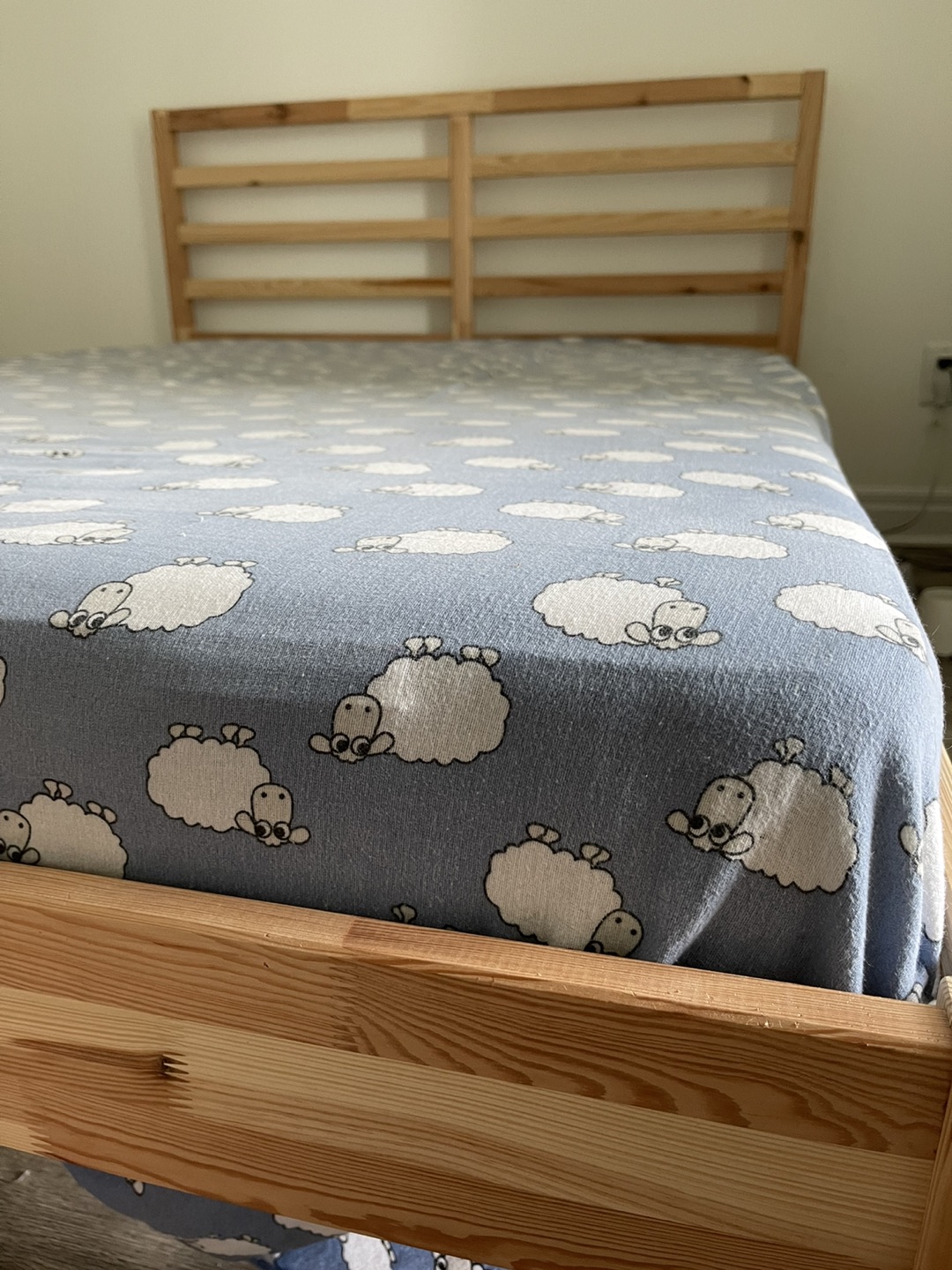 Full size bed - photo 2
