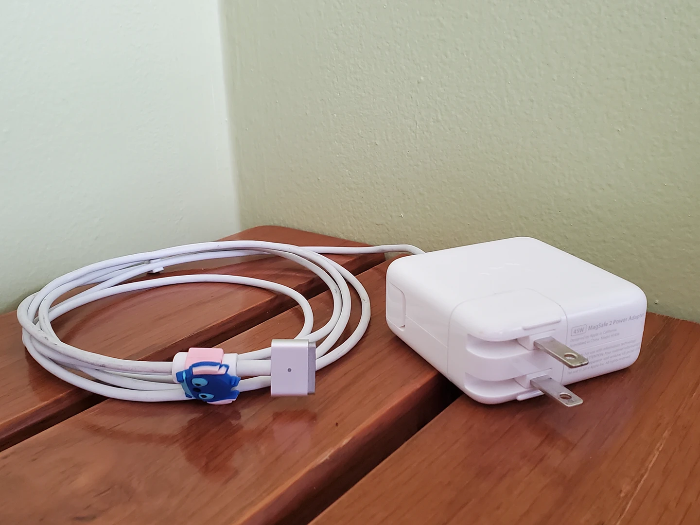 MacBook charger - photo 3
