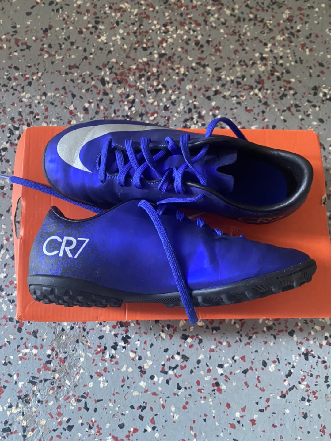 Kids Soccer shoes thumbnail