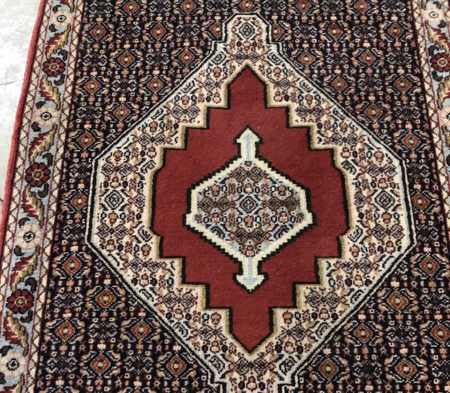 Hand Knotted 100% wool Persian Carpet