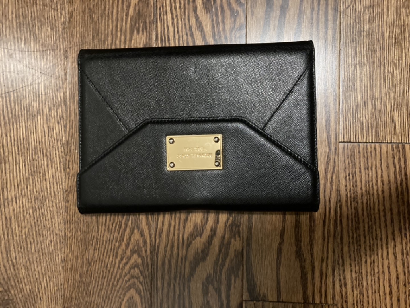 iPad mini 1 with Micheal Kors carrying case/stand image indicator(3)