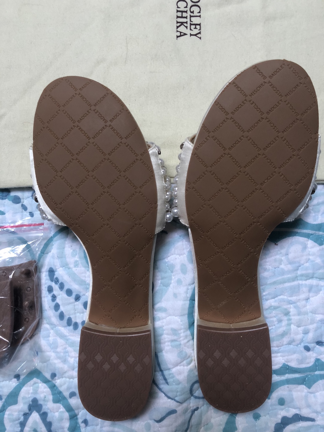 Badgley Mischka image indicator(3)