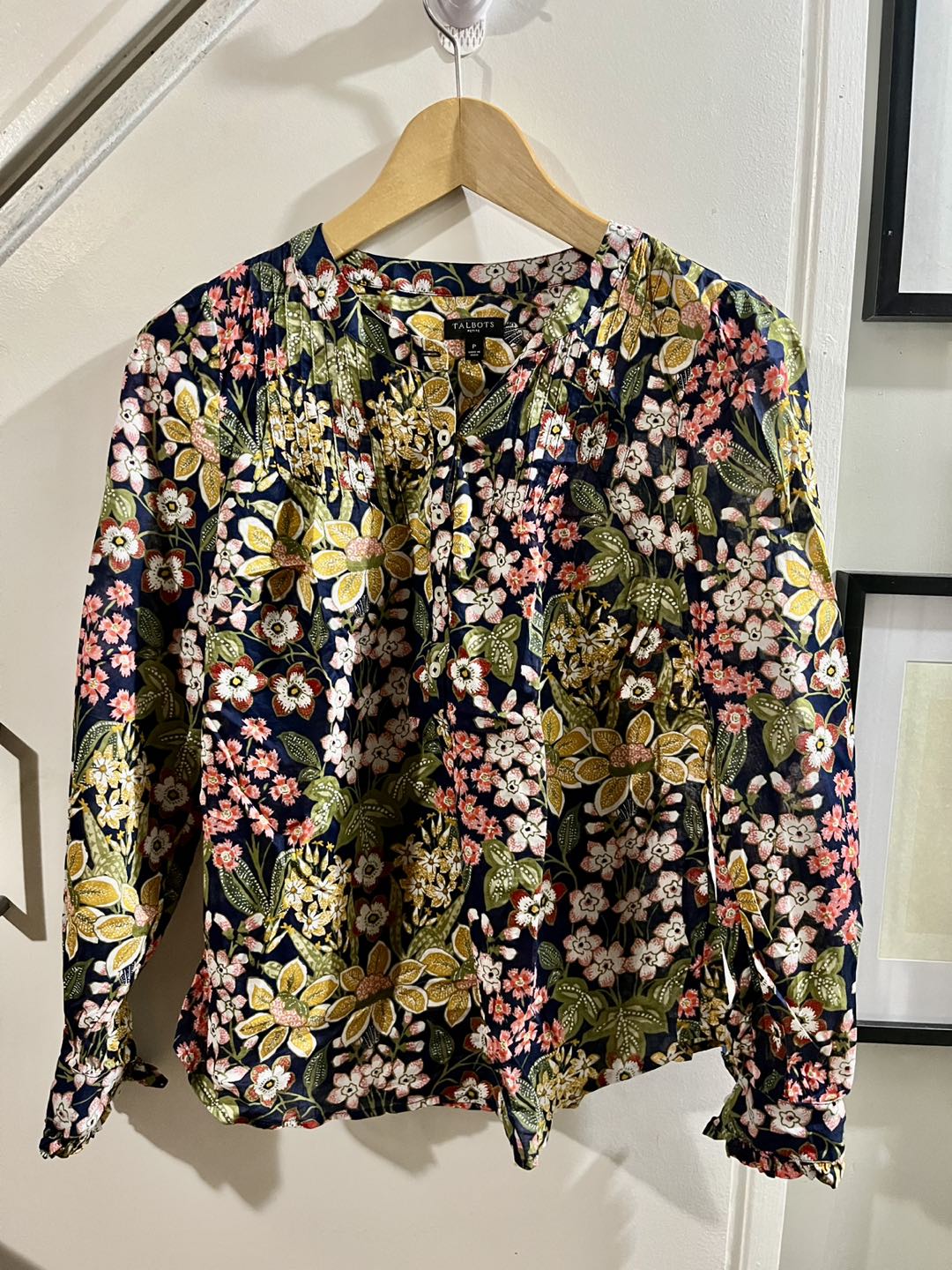 Like new ,light material floral top - photo 3