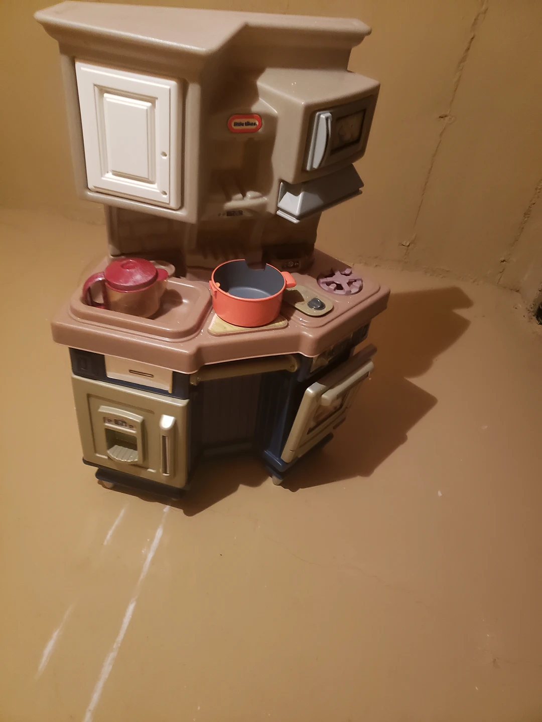 kids kitchen $5