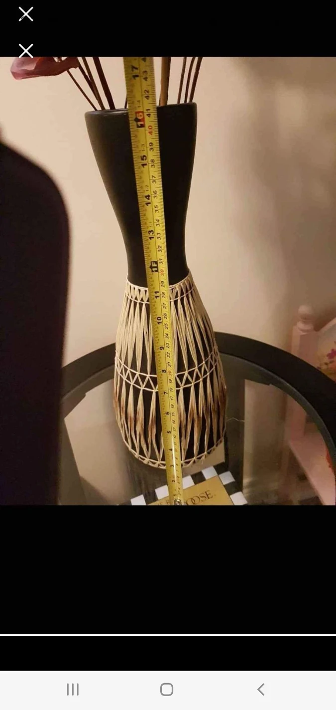 Ceramic vase with flowers image indicator(3)