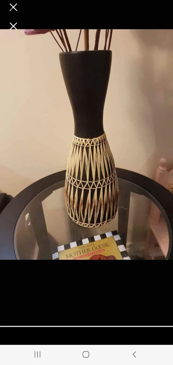 Ceramic vase with flowers image indicator(2)