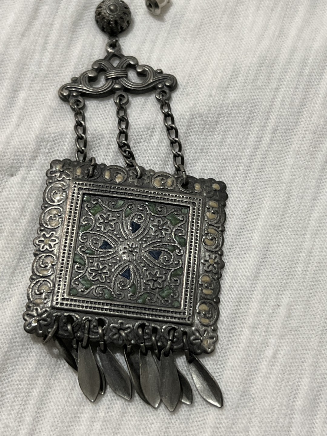 Beautiful handcrafted vintage earrings image indicator(2)