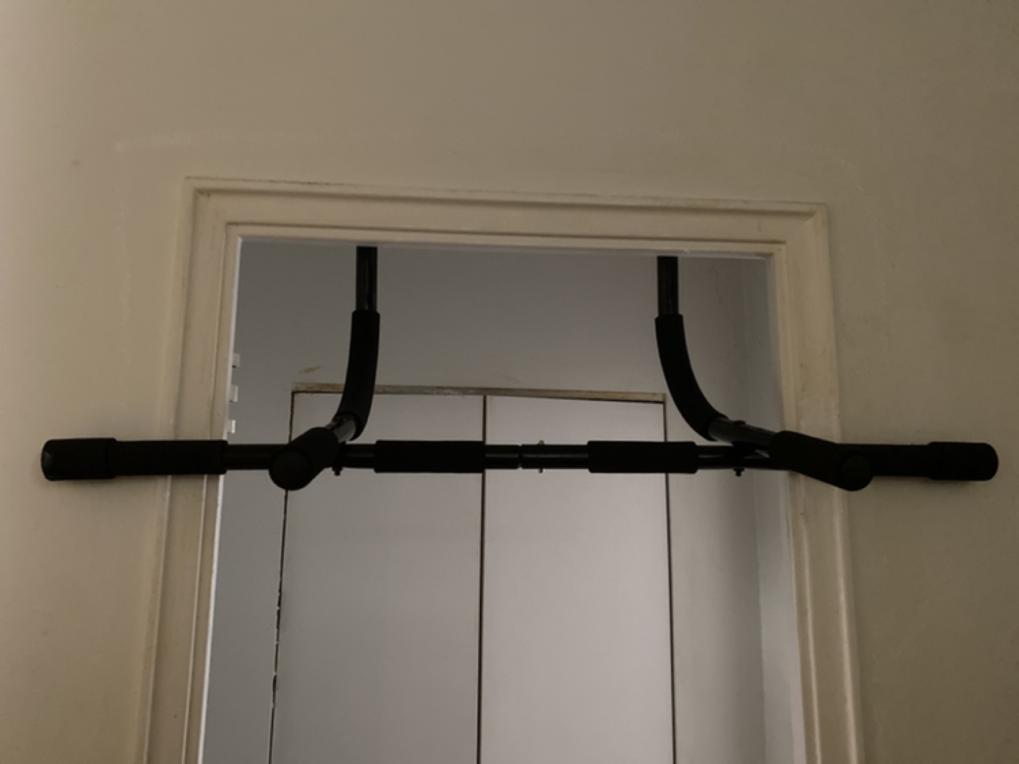 Pull up bar