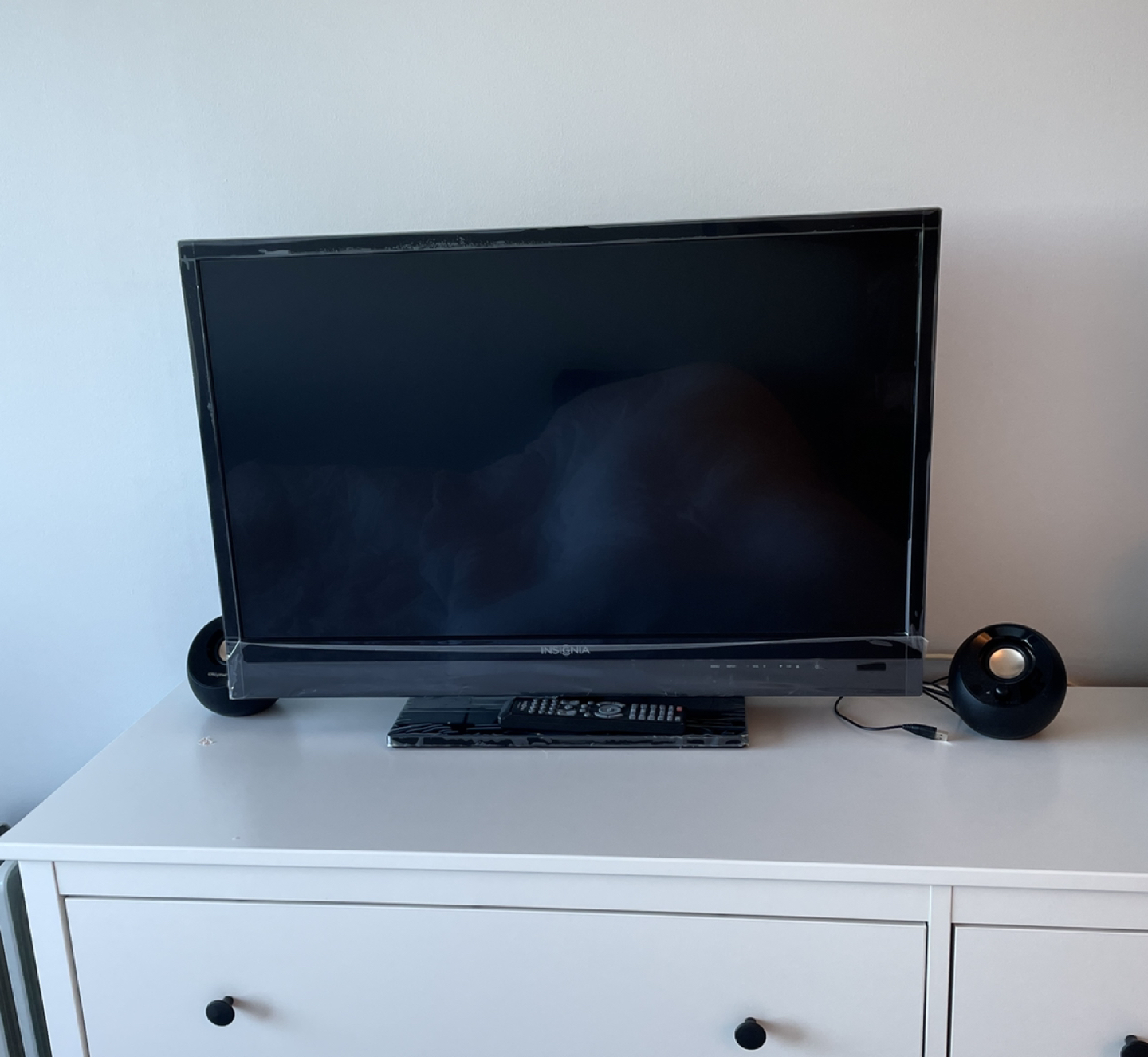 INSIGNIA 32” LCD TV thumbnail
