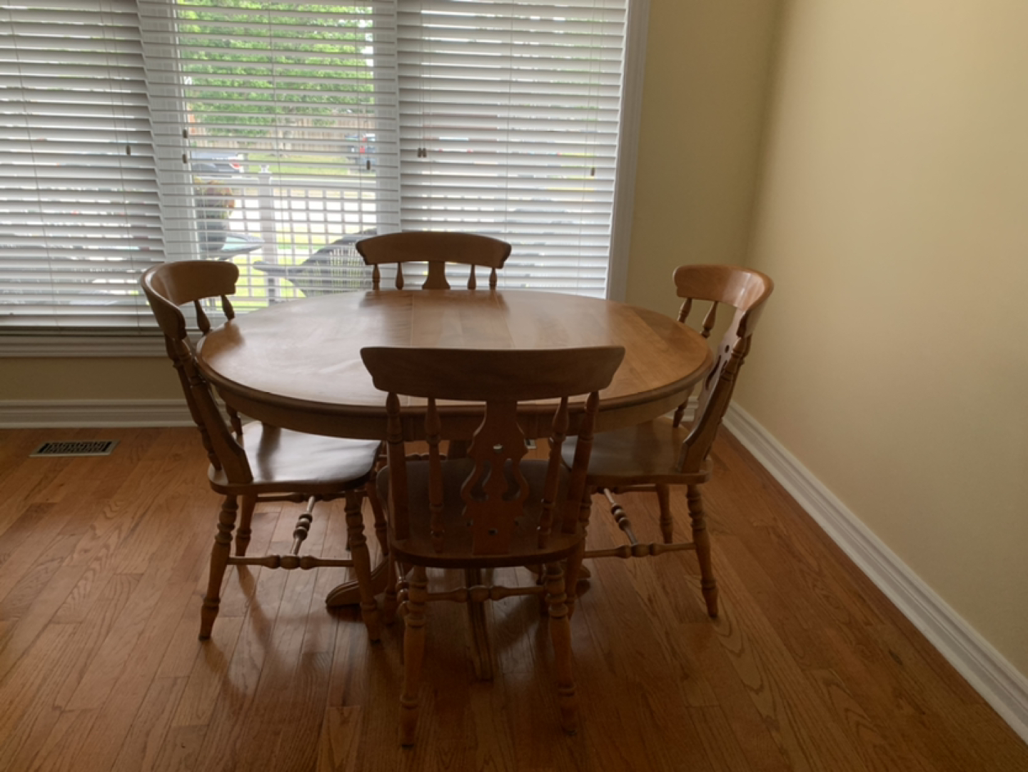 Dinning/Living room table and chairs
