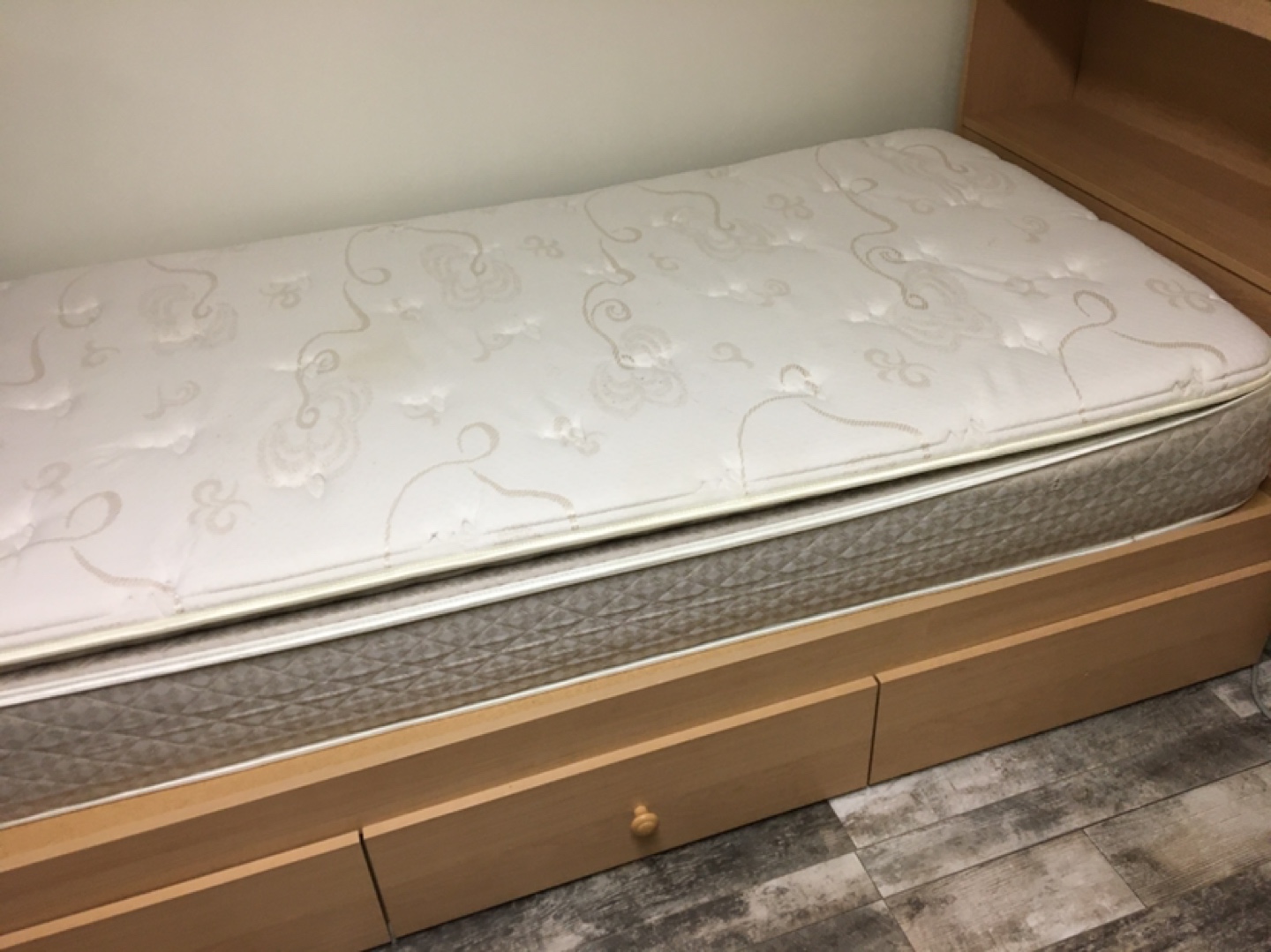 LIKE NEW IKEA TWIN BEDROOM SET - photo 3