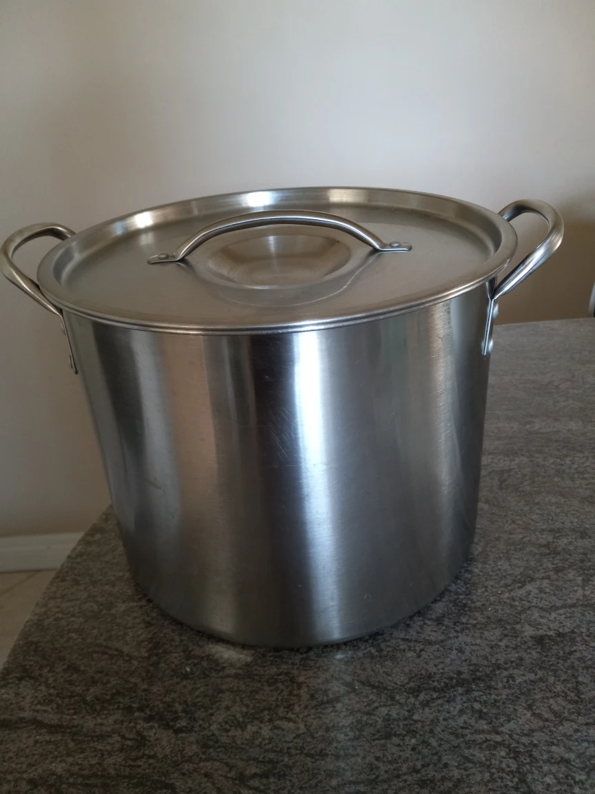 Covered stainless steel stock pot thumbnail