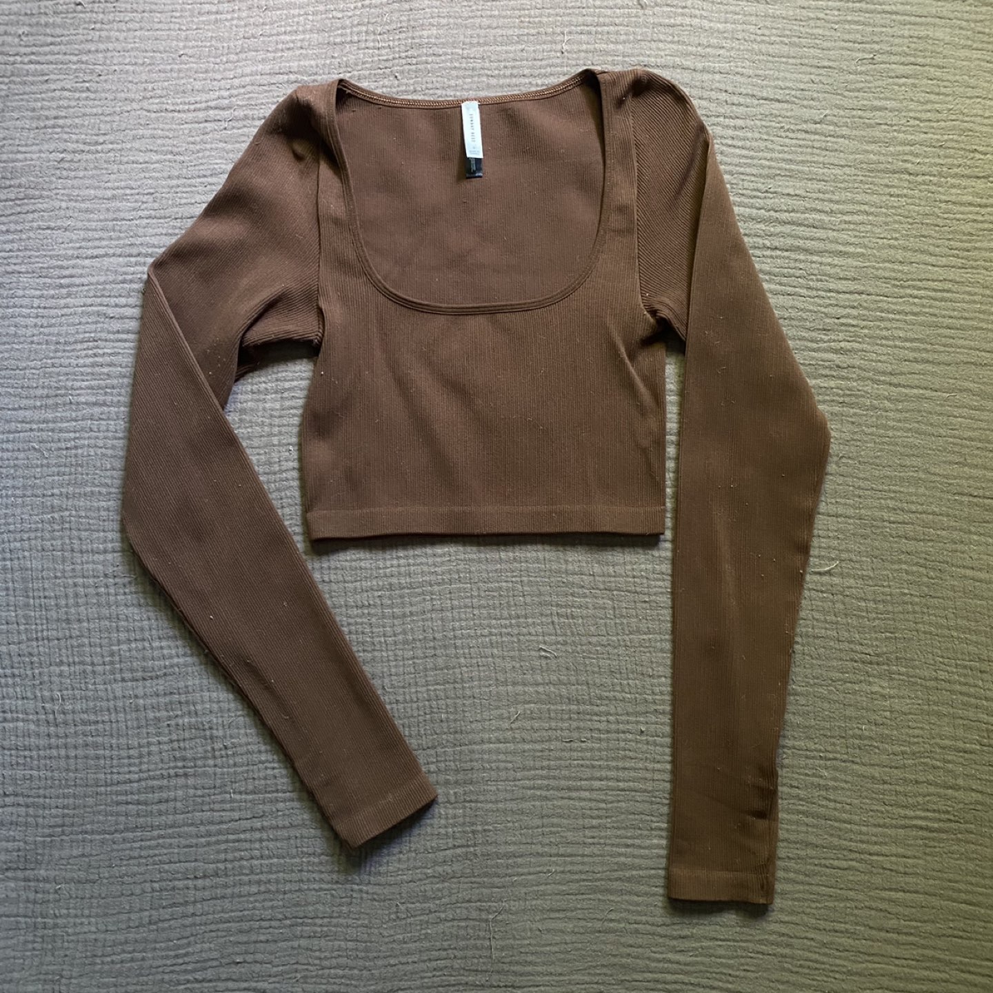 ARITZIA SUNDAY BEST Cropped Long Sleeve Top thumbnail