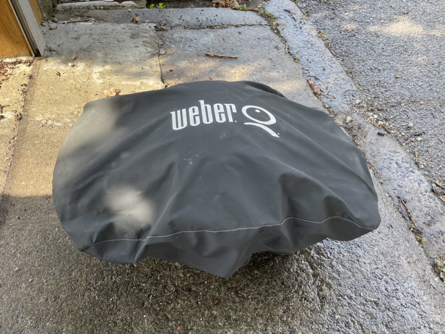 Weber Q1000 portable propane gas grill. Comes with extra burner. - photo 4