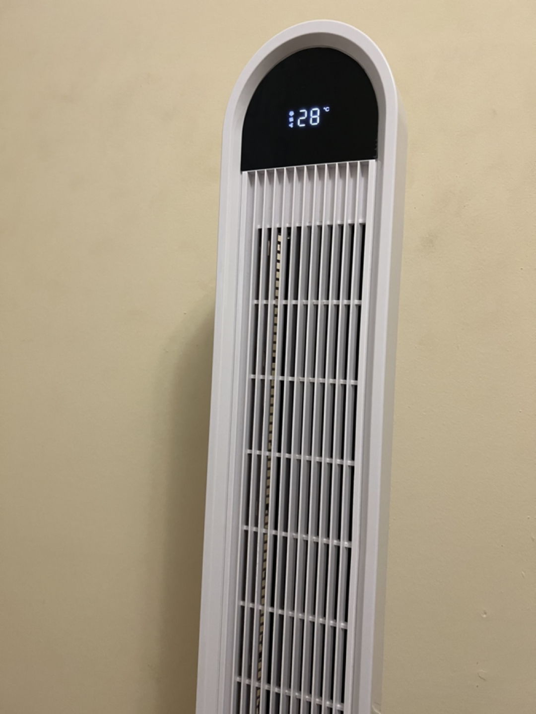 MOVING SALE NOMA Tower Fan 46” (117 cm) + remote thumbnail