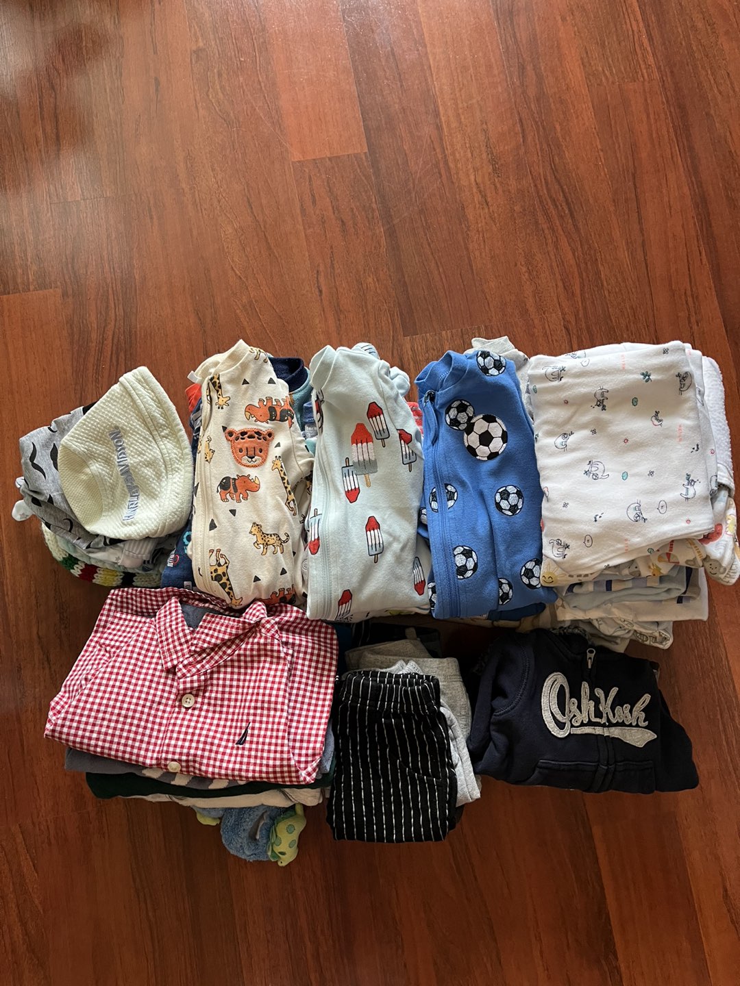 Baby boy 0-3 mos clothes - photo 2