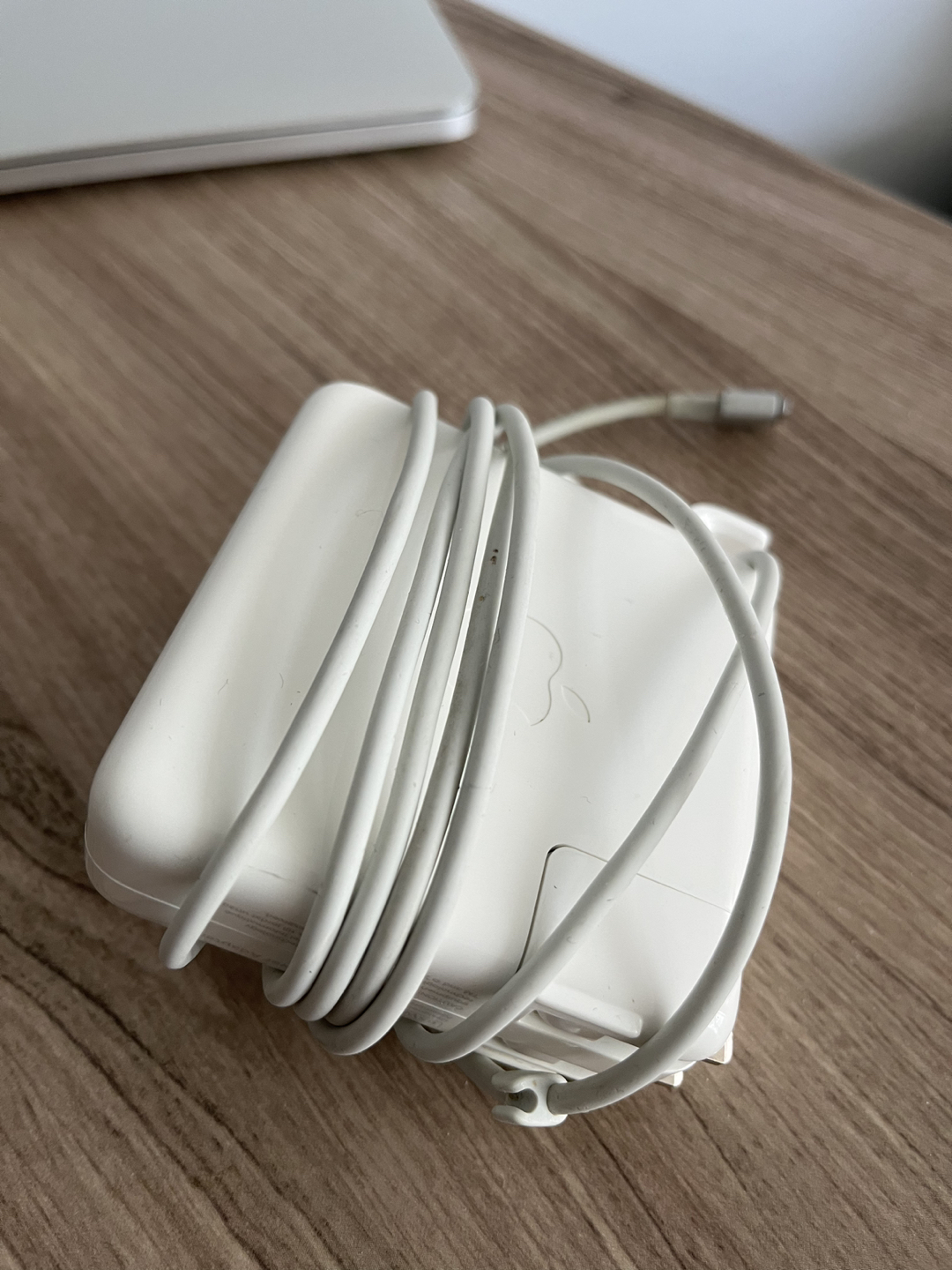 Apple 85W MagSafe 2 Power Adapter - photo 2
