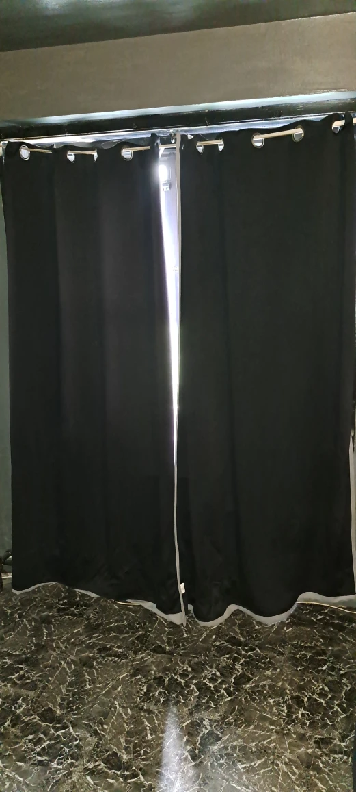 YAKAMOK SOUND PROOFING BLACK OUT CURTANS ONLY $15