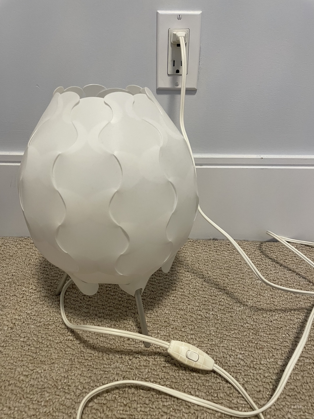 Cute spherical table lamp