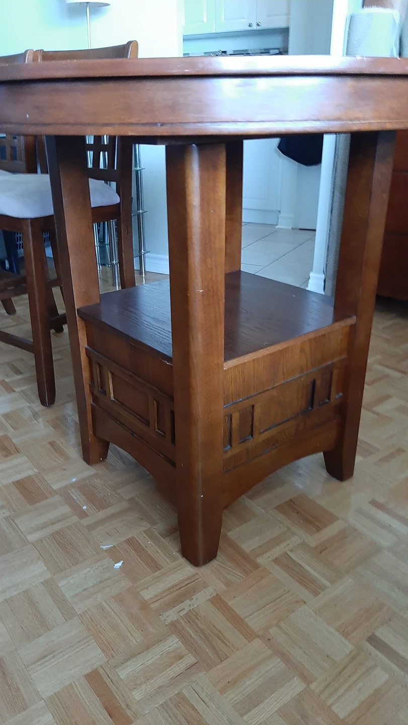 Beautiful Round Pub Style Table W. 4 Chairs image indicator(3)