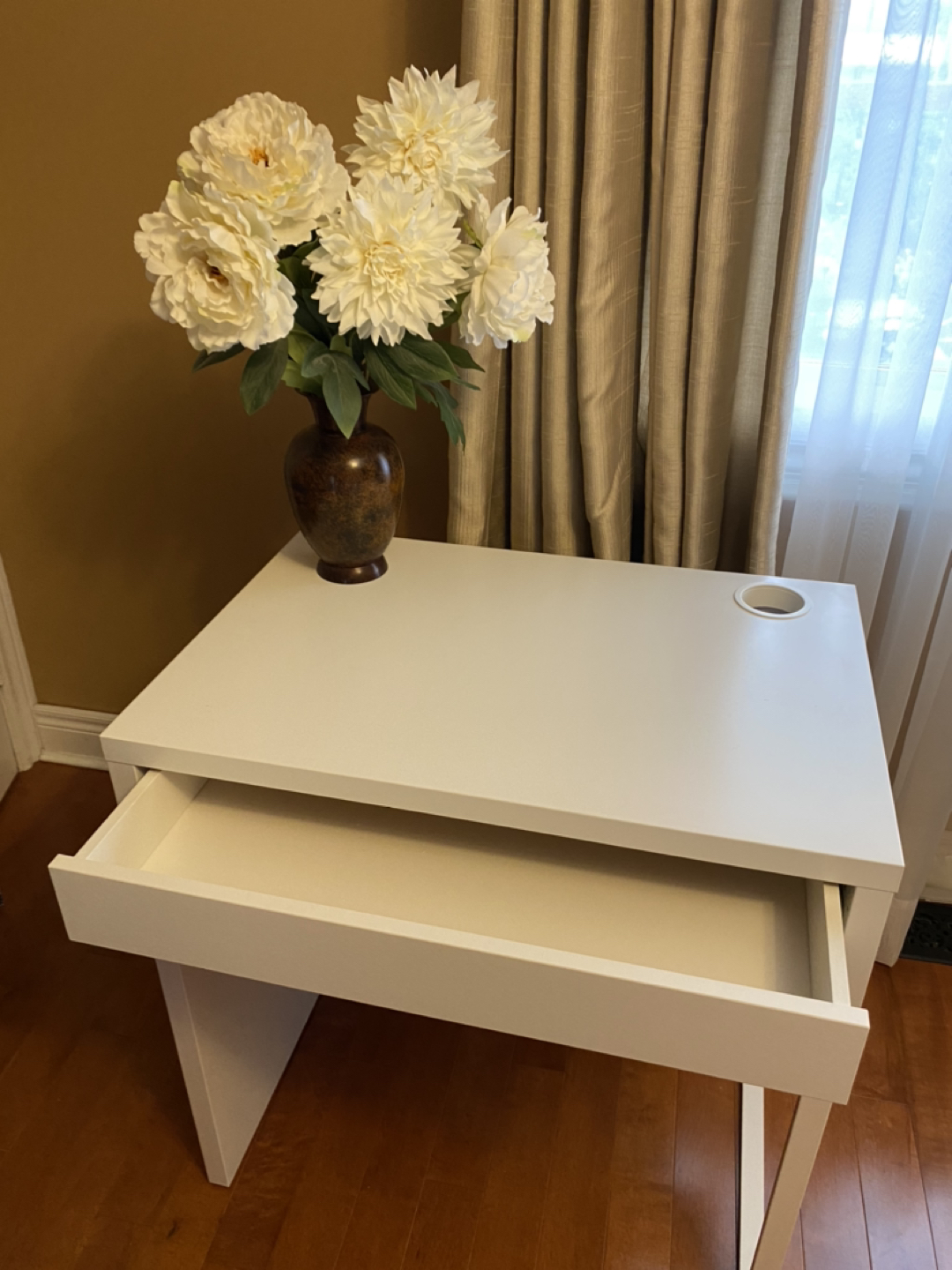 White Micke Ikea desk - photo 2