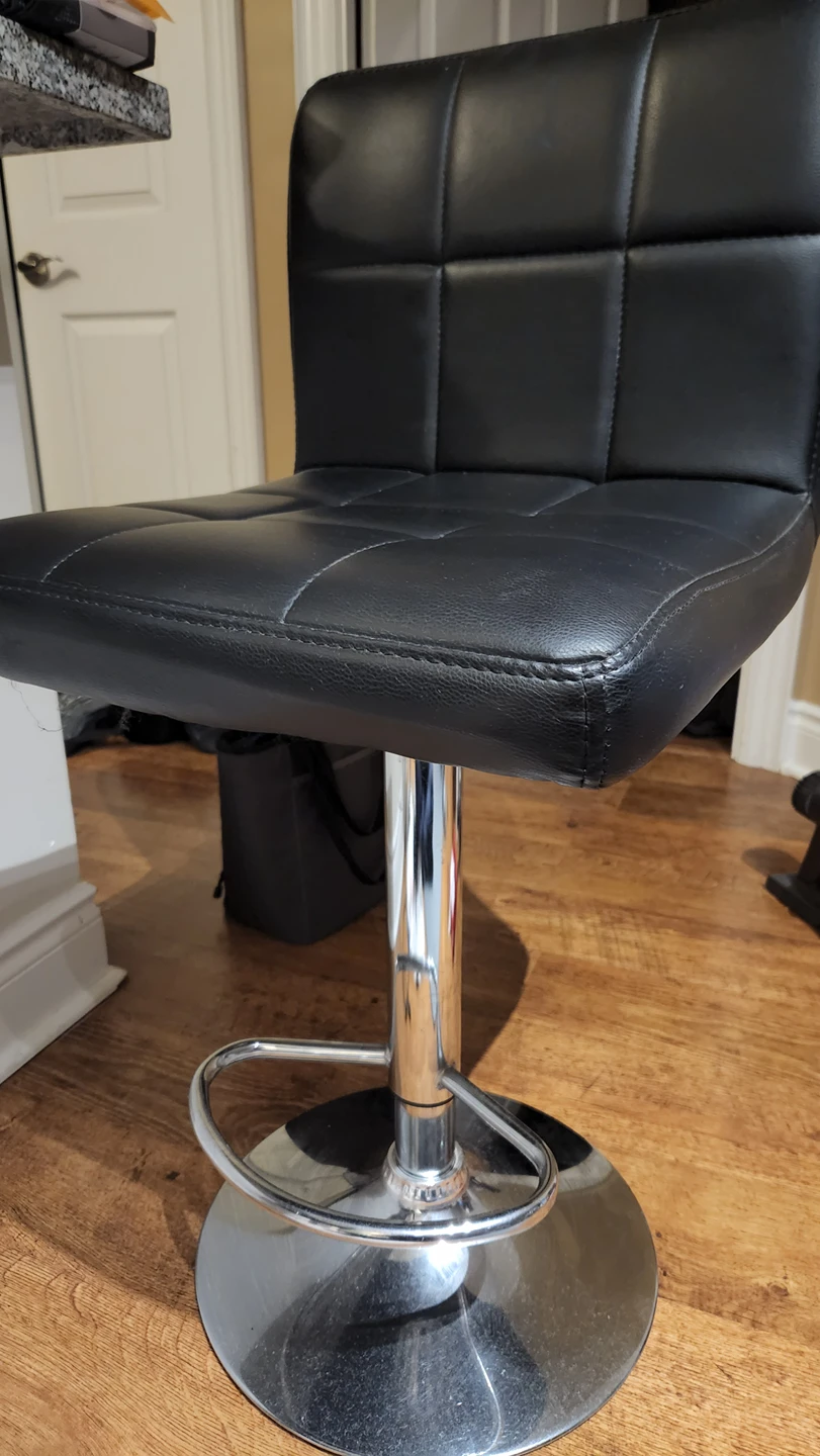 selling bar stools (2x)