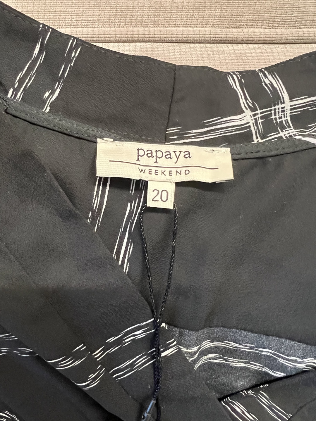Papaya Sleeveless Shirt. Size 20/XXL image indicator(4)