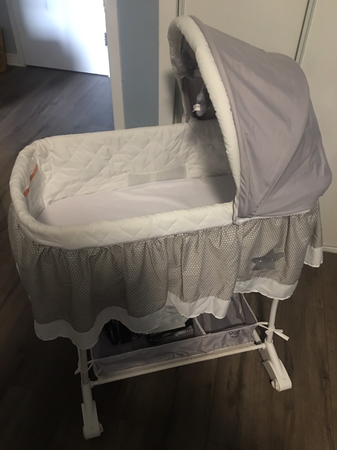 Bassinet brand new never been used - photo 3