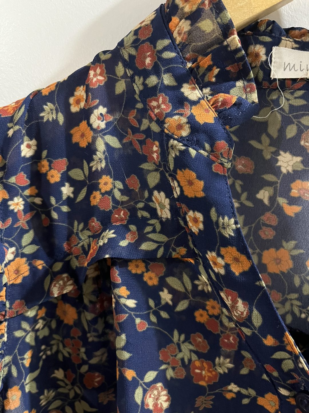 Light sleeveless, floral top - photo 2