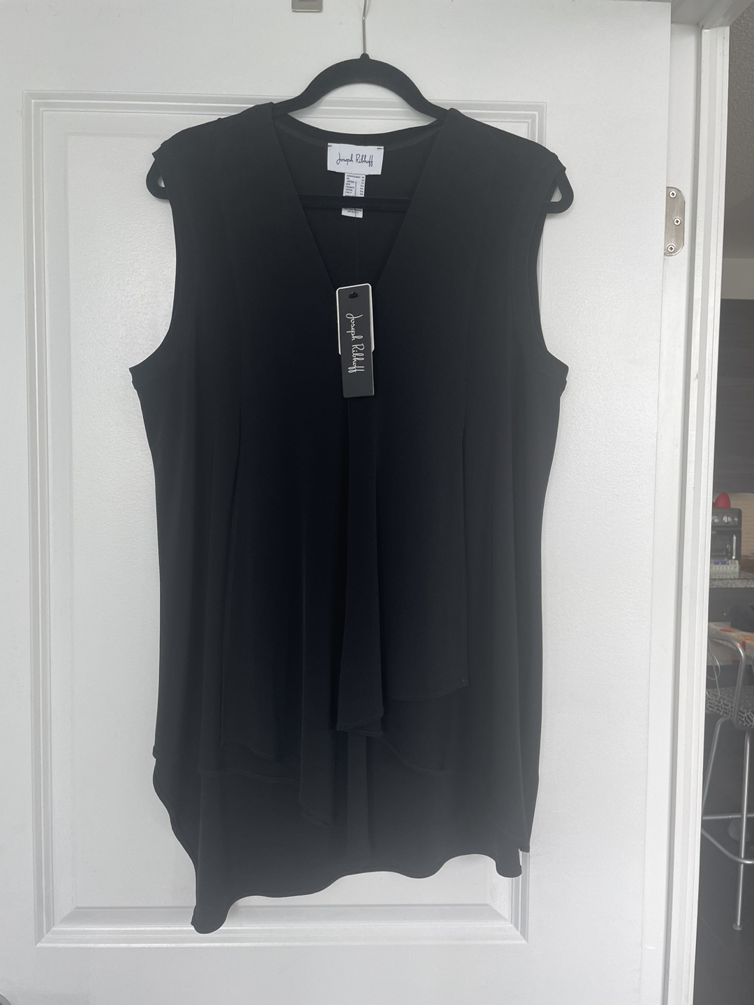 Black sleeveless Ribkoff top with tags thumbnail