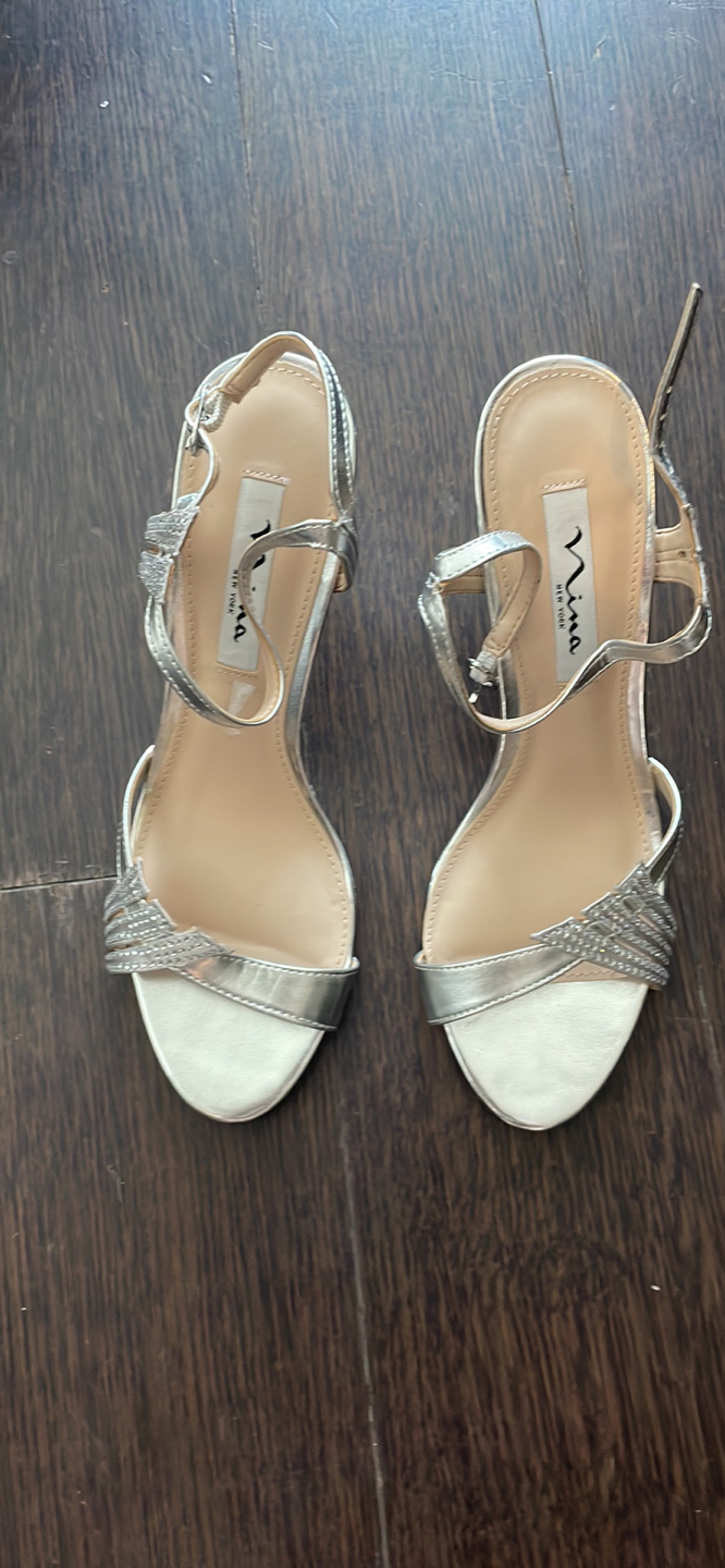 Size 8 Nina silver sandals BN thumbnail