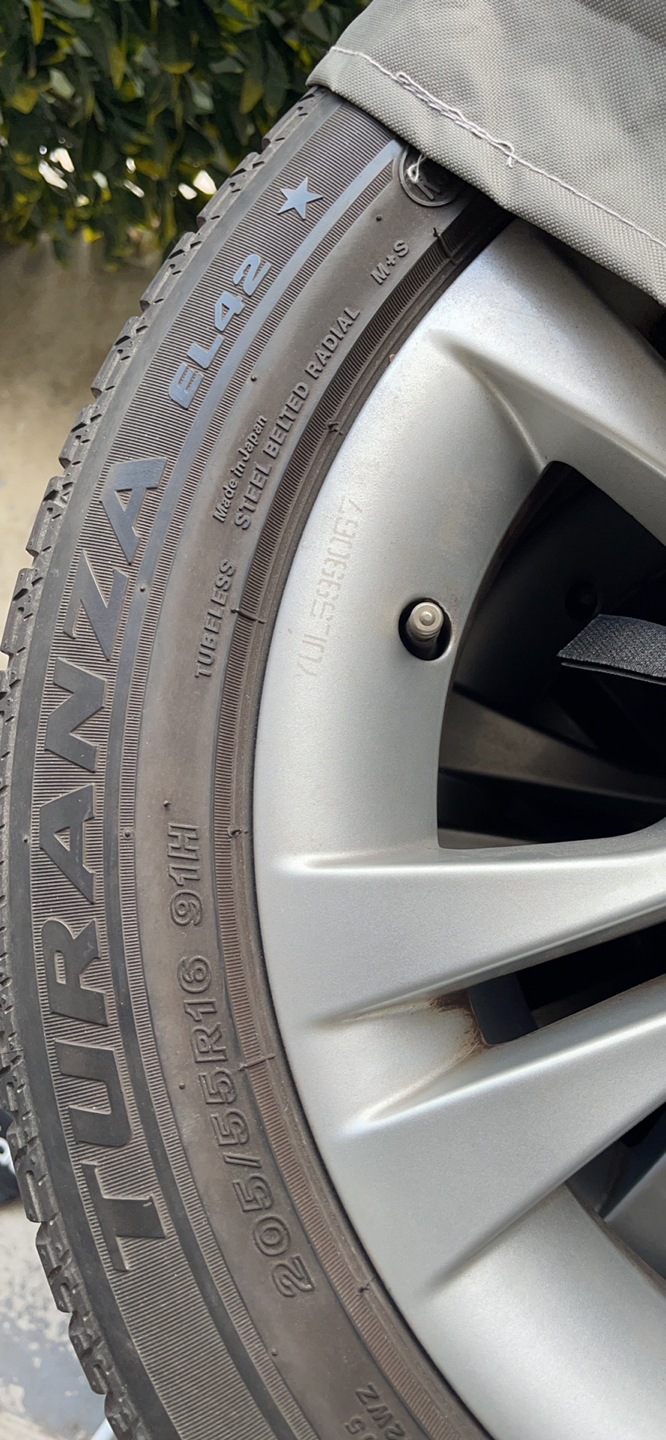 4 BMW tires thumbnail