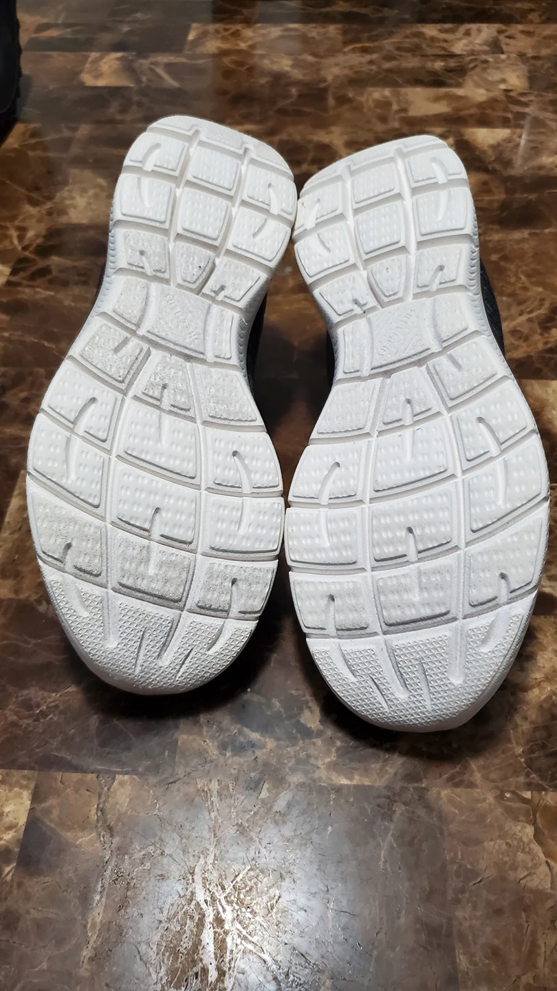 Womens Skechers size 8 1/2 image indicator(3)